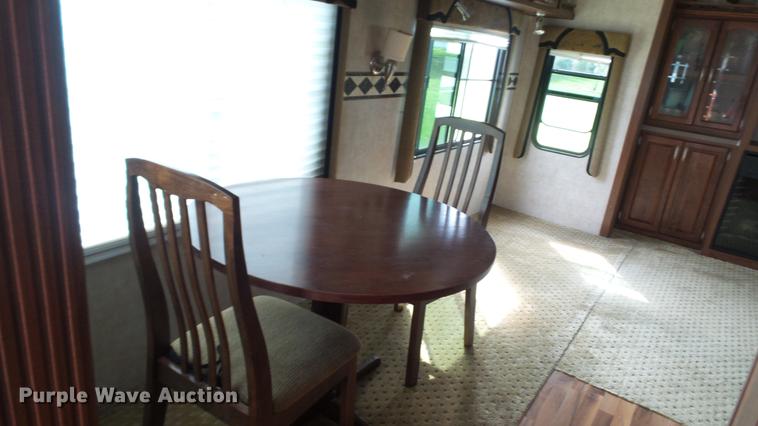 image for item DG9483 2006 Fleetwood Triumph camper