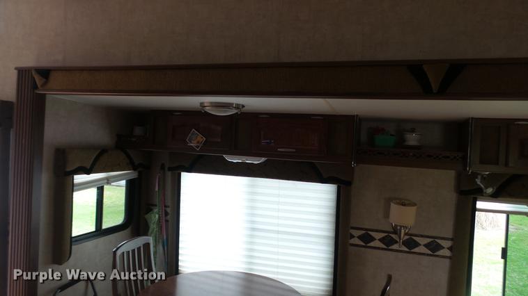 image for item DG9483 2006 Fleetwood Triumph camper