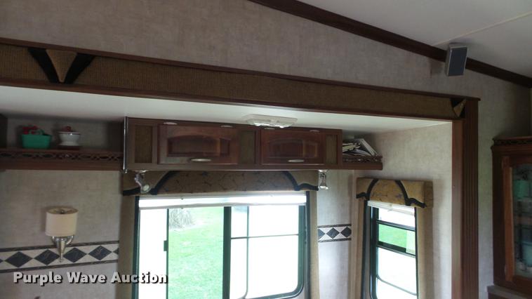 image for item DG9483 2006 Fleetwood Triumph camper