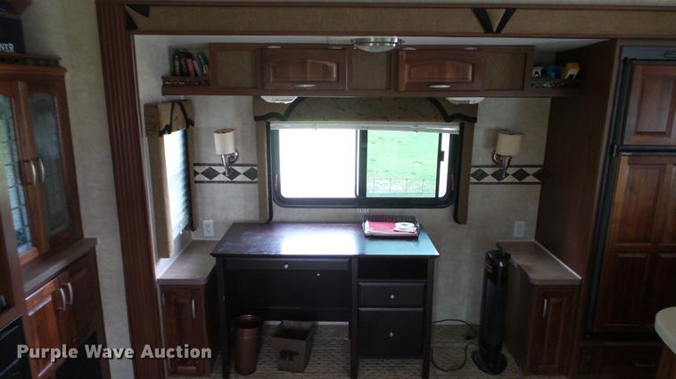 image for item DG9483 2006 Fleetwood Triumph camper