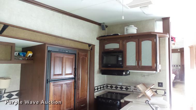 image for item DG9483 2006 Fleetwood Triumph camper