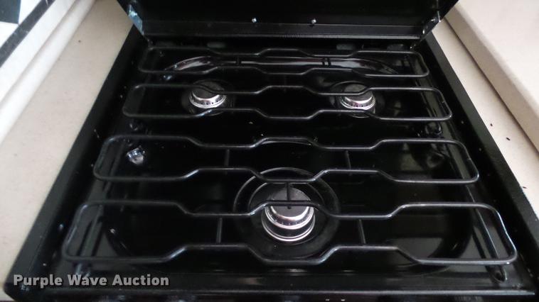 image for item DG9483 2006 Fleetwood Triumph camper