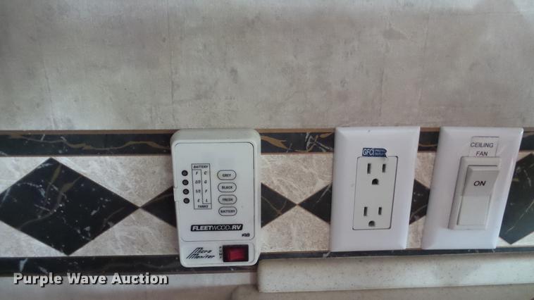 image for item DG9483 2006 Fleetwood Triumph camper