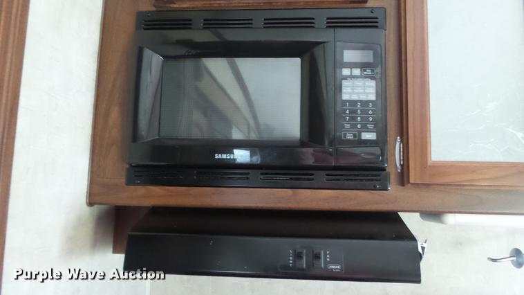 image for item DG9483 2006 Fleetwood Triumph camper