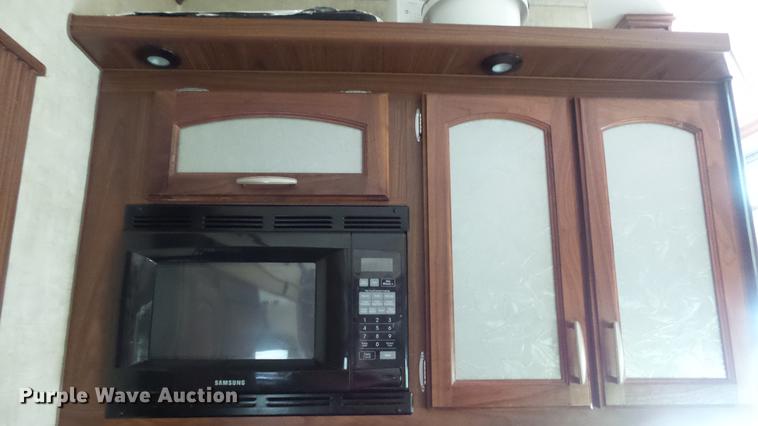 image for item DG9483 2006 Fleetwood Triumph camper