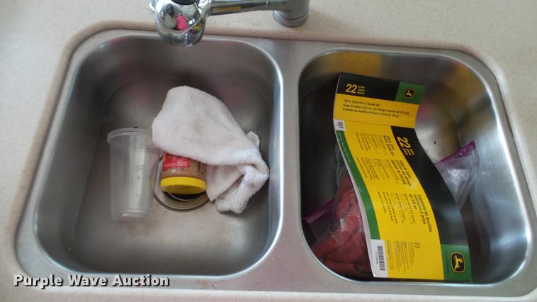 image for item DG9483 2006 Fleetwood Triumph camper