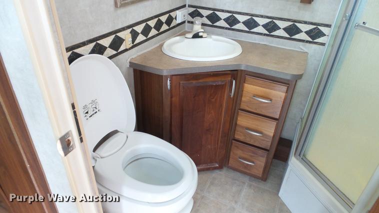 image for item DG9483 2006 Fleetwood Triumph camper