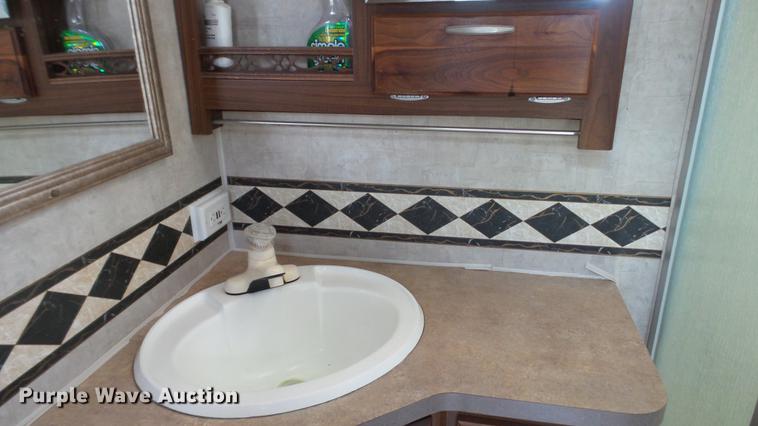 image for item DG9483 2006 Fleetwood Triumph camper