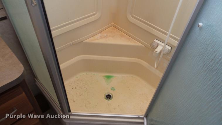 image for item DG9483 2006 Fleetwood Triumph camper