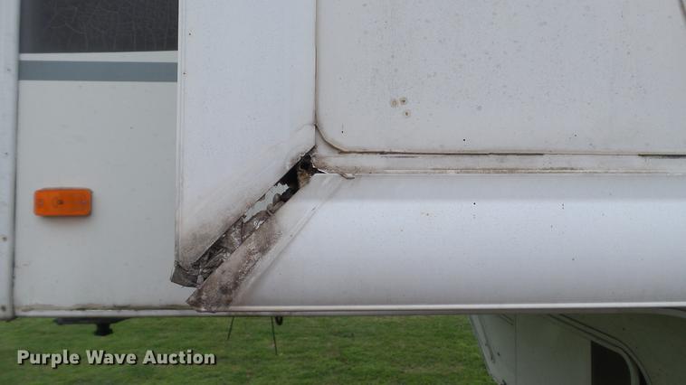 image for item DG9483 2006 Fleetwood Triumph camper