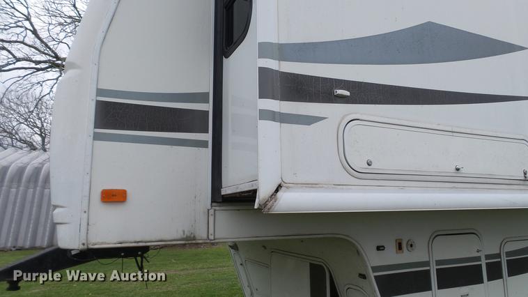 image for item DG9483 2006 Fleetwood Triumph camper