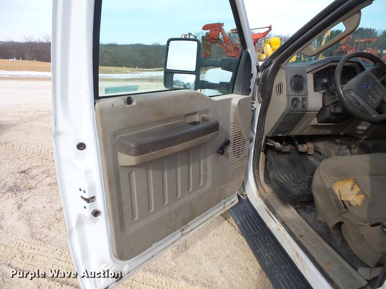image for item DV9538 2008 Ford F350 Super Duty Crew Cab utility bed pickup truck