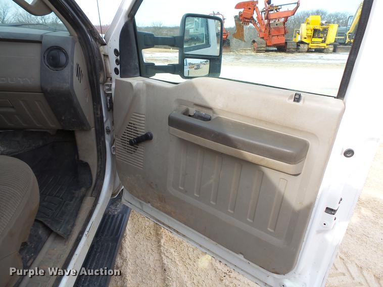 image for item DV9538 2008 Ford F350 Super Duty Crew Cab utility bed pickup truck