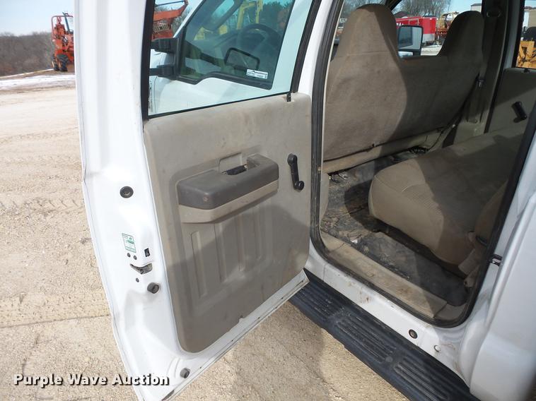 image for item DV9538 2008 Ford F350 Super Duty Crew Cab utility bed pickup truck