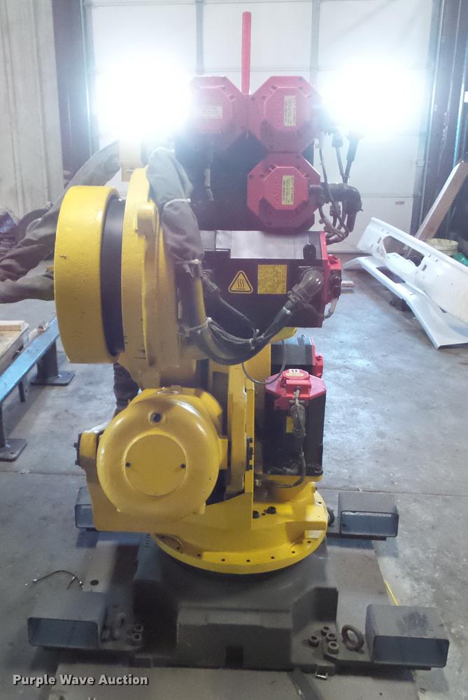 image for item DZ9226 Fanuc R-2000iA/200F robot arm