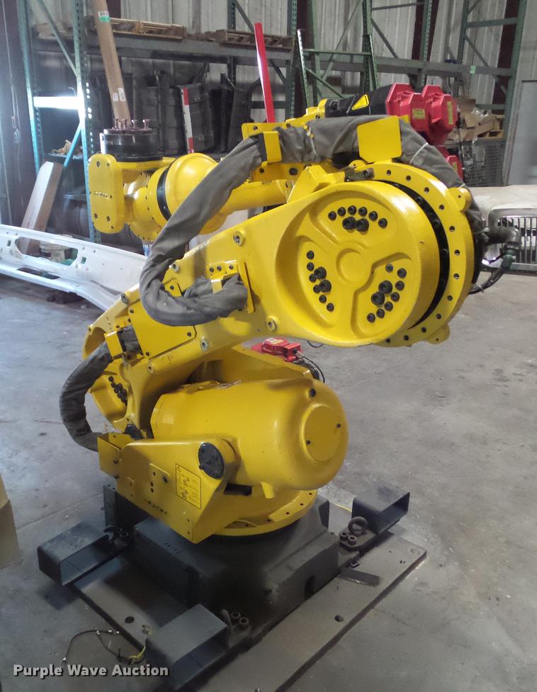 image for item DZ9226 Fanuc R-2000iA/200F robot arm