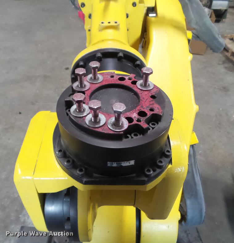 image for item DZ9226 Fanuc R-2000iA/200F robot arm