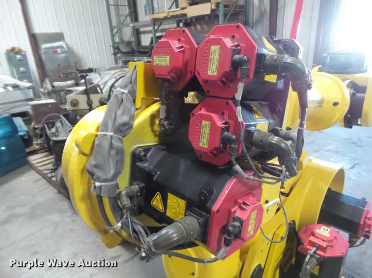 image for item DZ9226 Fanuc R-2000iA/200F robot arm