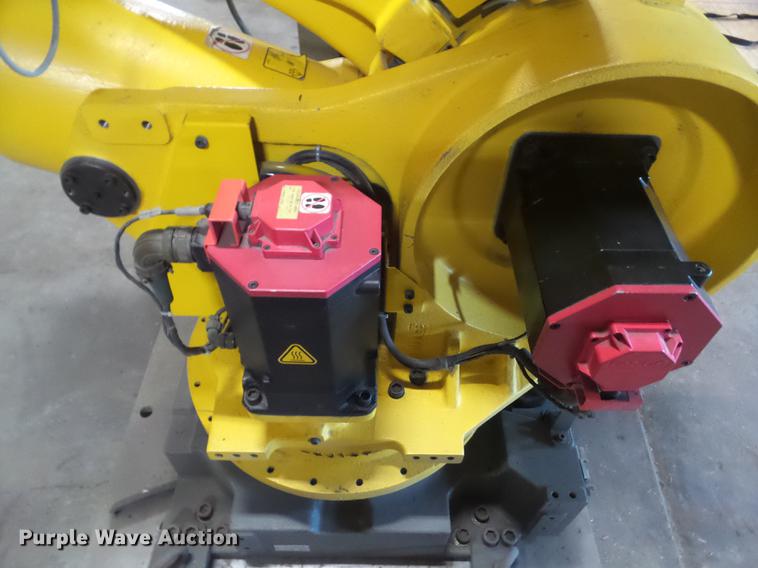 image for item DZ9226 Fanuc R-2000iA/200F robot arm