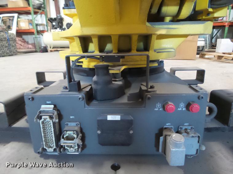 image for item DZ9226 Fanuc R-2000iA/200F robot arm