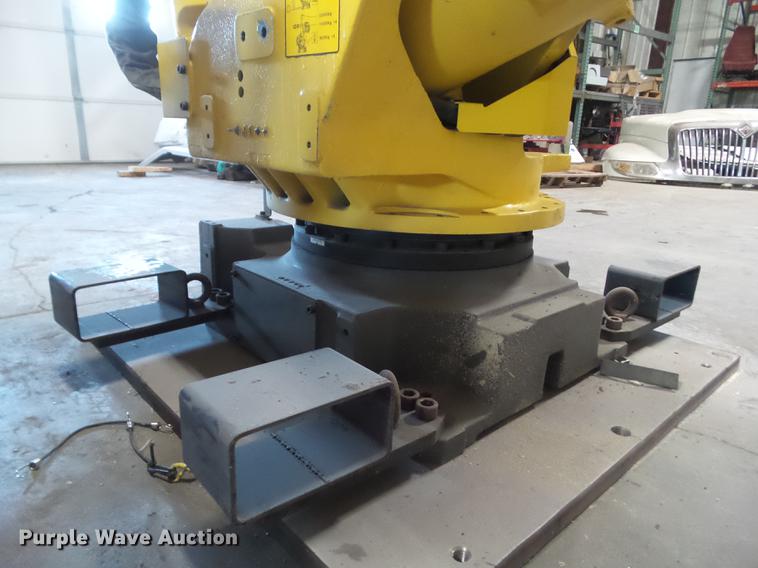 image for item DZ9226 Fanuc R-2000iA/200F robot arm