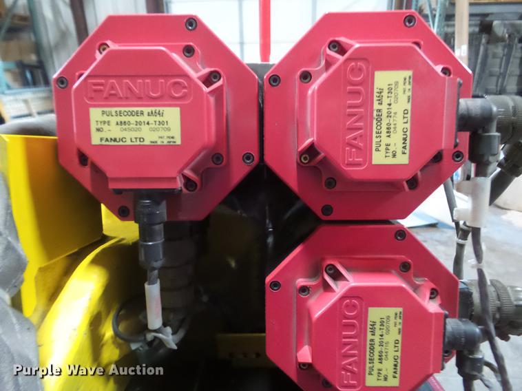 image for item DZ9226 Fanuc R-2000iA/200F robot arm