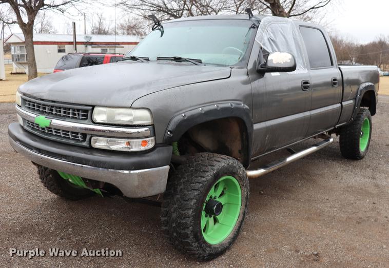 image for item EJ9787 2002 Chevrolet Silverado 1500 Crew Cab pickup truck