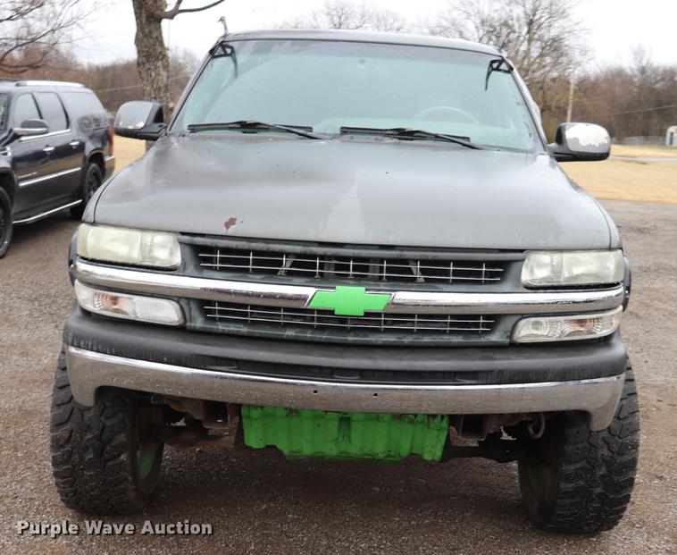 image for item EJ9787 2002 Chevrolet Silverado 1500 Crew Cab pickup truck