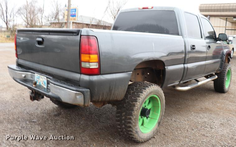 image for item EJ9787 2002 Chevrolet Silverado 1500 Crew Cab pickup truck