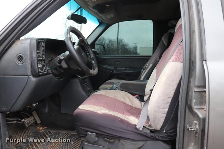 image for item EJ9787 2002 Chevrolet Silverado 1500 Crew Cab pickup truck