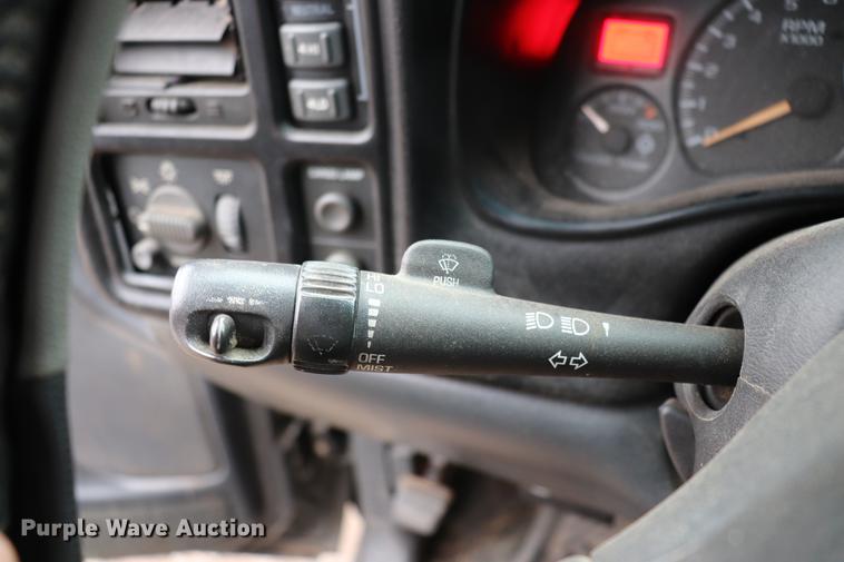 image for item EJ9787 2002 Chevrolet Silverado 1500 Crew Cab pickup truck