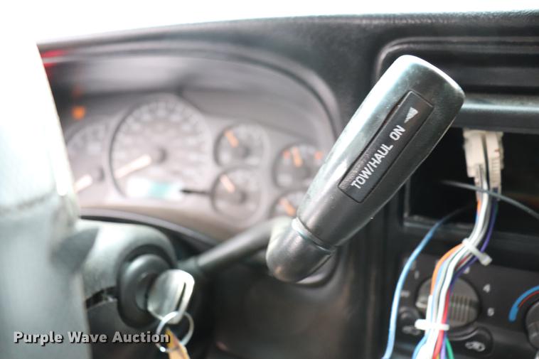 image for item EJ9787 2002 Chevrolet Silverado 1500 Crew Cab pickup truck