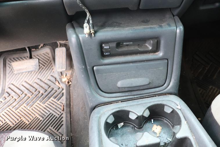 image for item EJ9787 2002 Chevrolet Silverado 1500 Crew Cab pickup truck