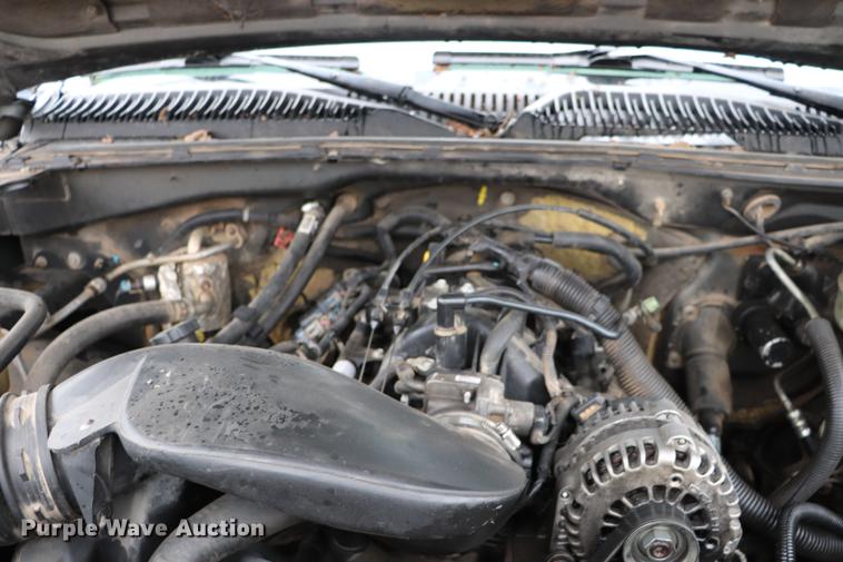 image for item EJ9787 2002 Chevrolet Silverado 1500 Crew Cab pickup truck