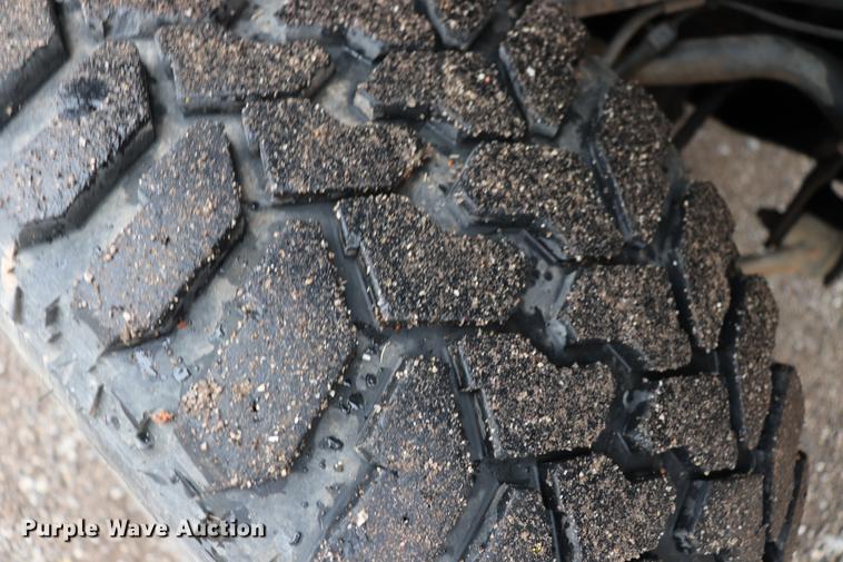 image for item EJ9787 2002 Chevrolet Silverado 1500 Crew Cab pickup truck