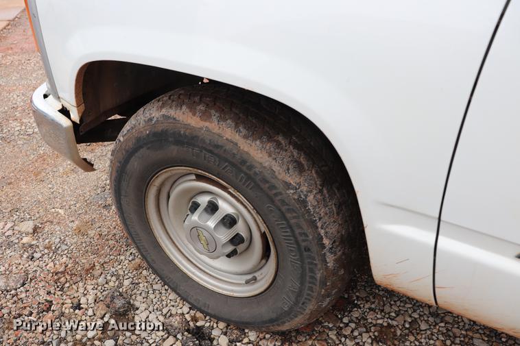 image for item EJ9791 1997 Chevrolet C2500 utility bed pickup truck