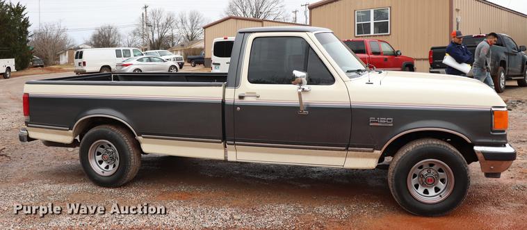 image for item EJ9793 1988 Ford F150 XLT pickup truck