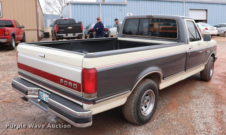 image for item EJ9793 1988 Ford F150 XLT pickup truck