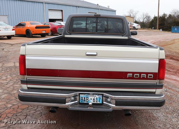 image for item EJ9793 1988 Ford F150 XLT pickup truck