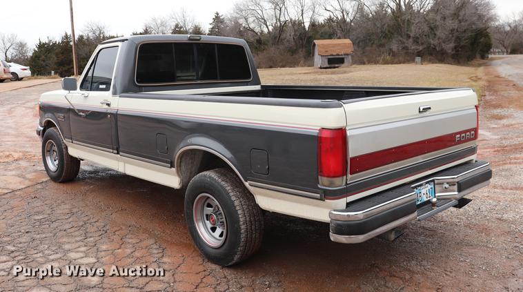 image for item EJ9793 1988 Ford F150 XLT pickup truck