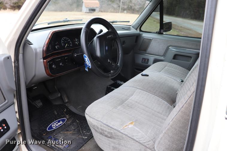 image for item EJ9793 1988 Ford F150 XLT pickup truck