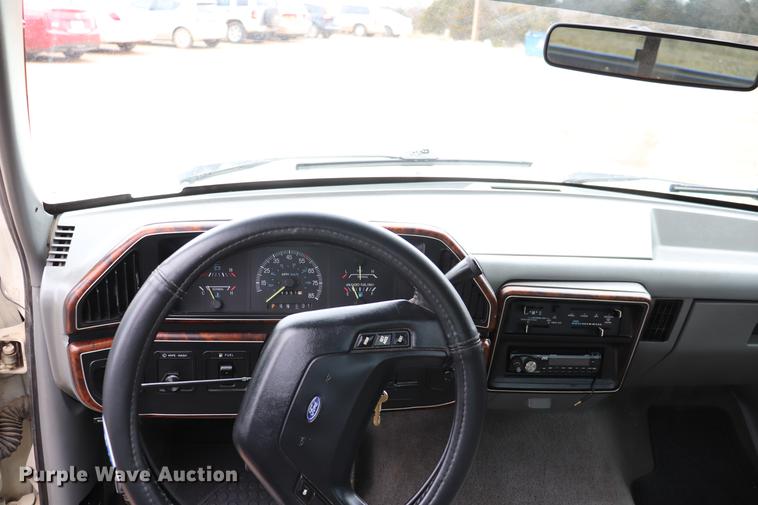 image for item EJ9793 1988 Ford F150 XLT pickup truck