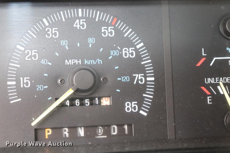 image for item EJ9793 1988 Ford F150 XLT pickup truck