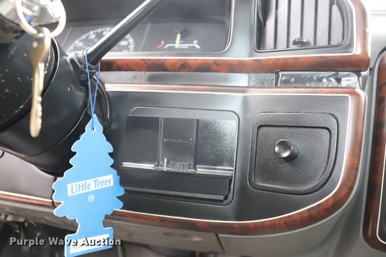 image for item EJ9793 1988 Ford F150 XLT pickup truck