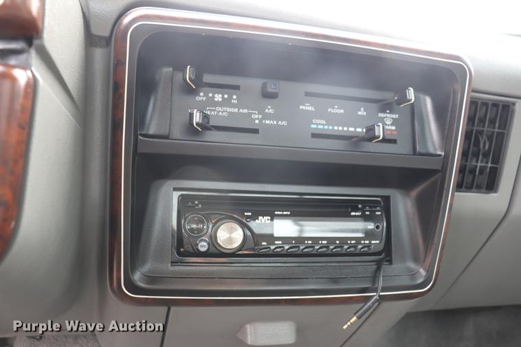 image for item EJ9793 1988 Ford F150 XLT pickup truck