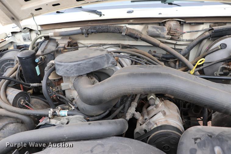 image for item EJ9793 1988 Ford F150 XLT pickup truck