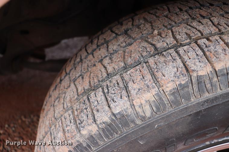 image for item EJ9793 1988 Ford F150 XLT pickup truck