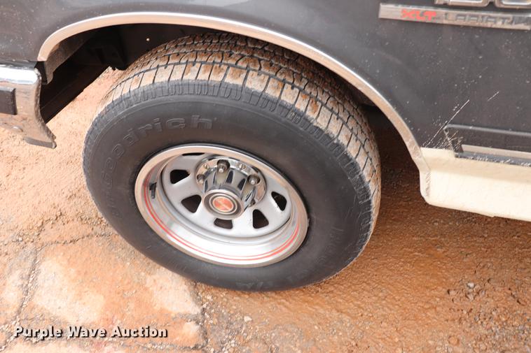 image for item EJ9793 1988 Ford F150 XLT pickup truck