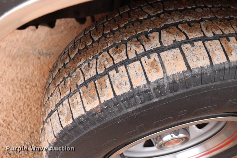 image for item EJ9793 1988 Ford F150 XLT pickup truck