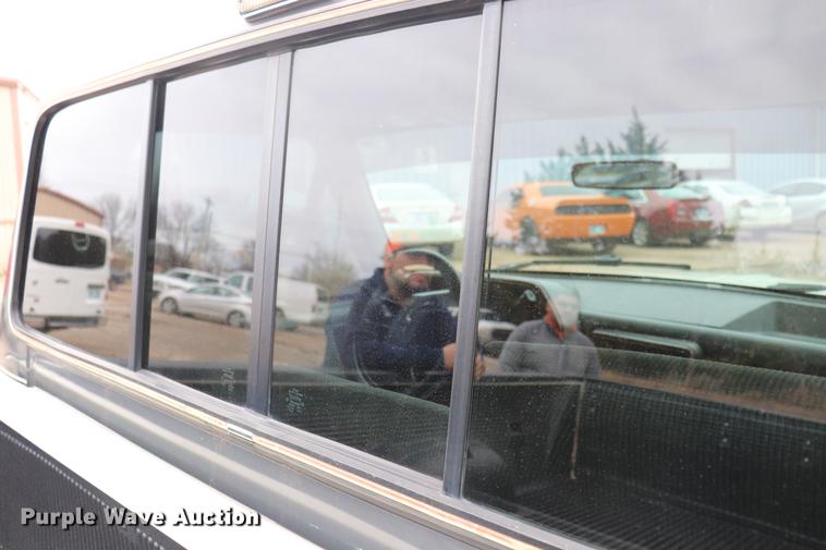 image for item EJ9793 1988 Ford F150 XLT pickup truck